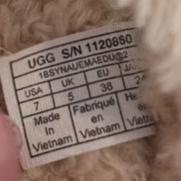 UGG Fuzz Sugar Cross Slide size 7 - Picture 11 of 11